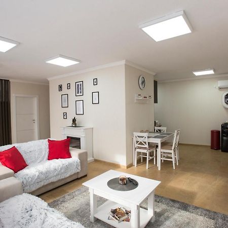 Lira Holiday Apartments Satu Mare Luaran gambar