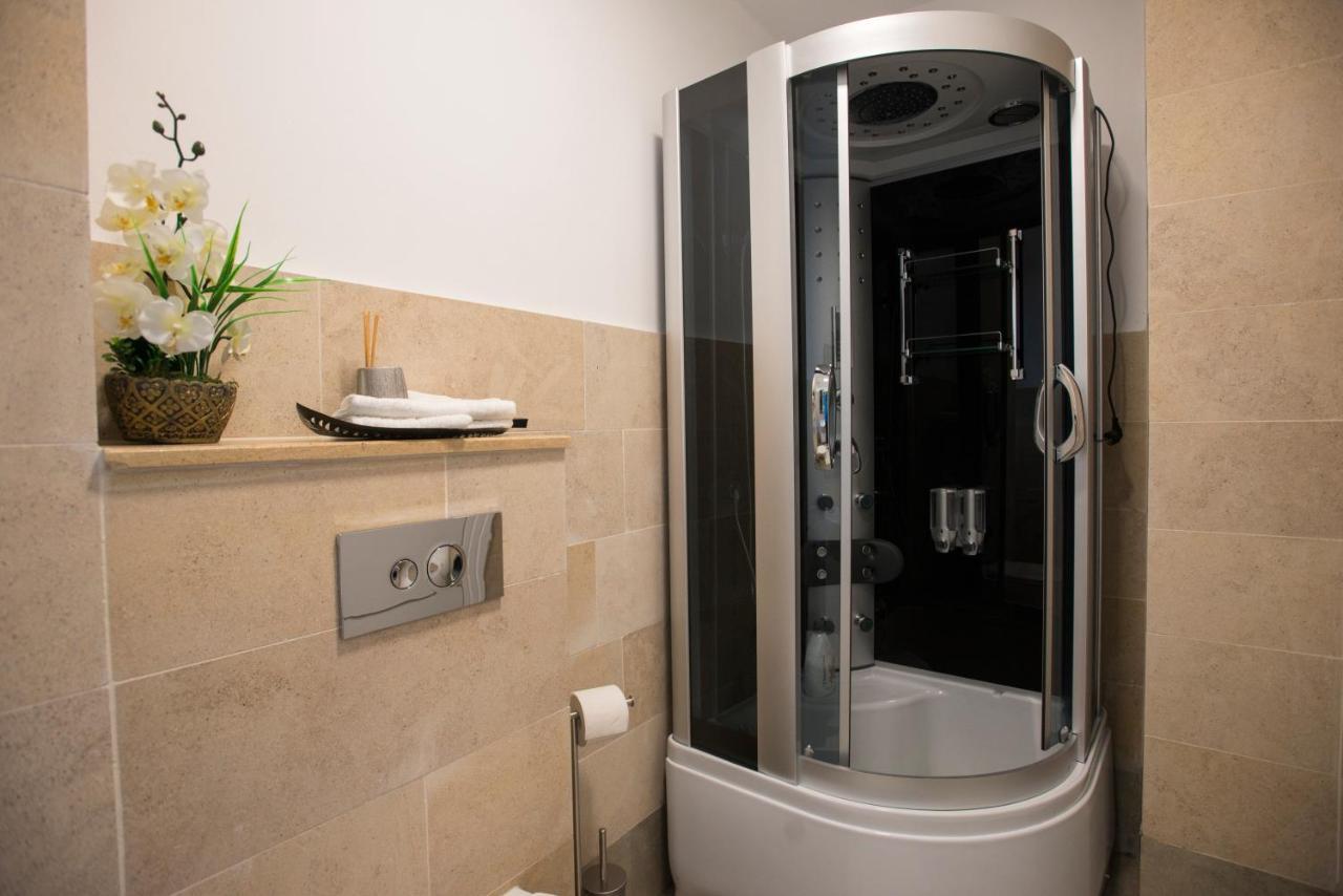 Lira Holiday Apartments Satu Mare Luaran gambar
