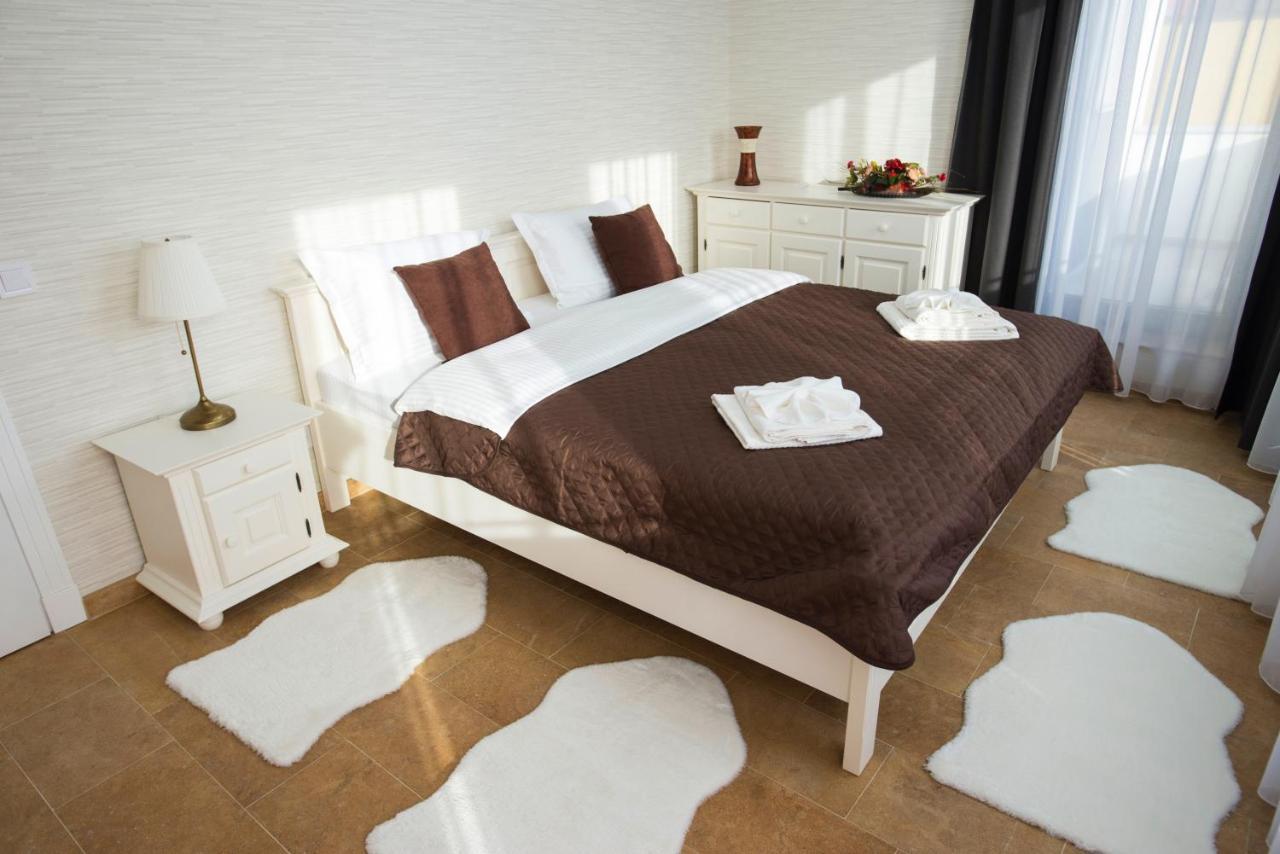Lira Holiday Apartments Satu Mare Luaran gambar