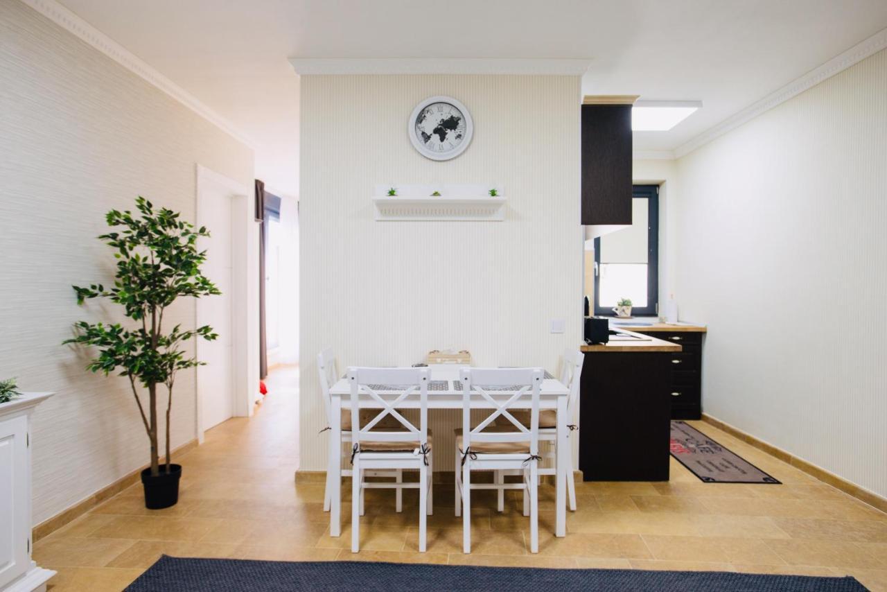 Lira Holiday Apartments Satu Mare Luaran gambar