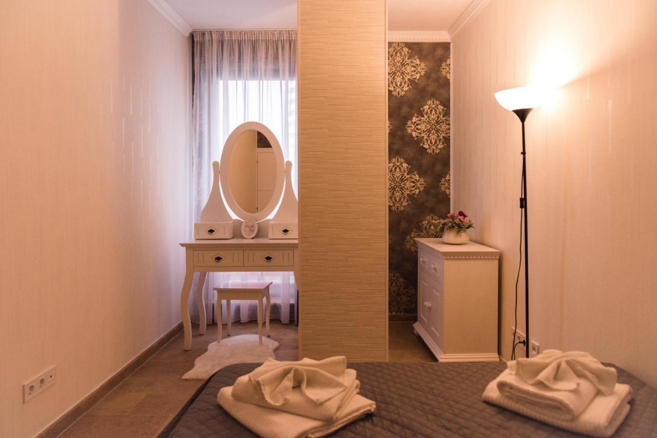 Lira Holiday Apartments Satu Mare Luaran gambar