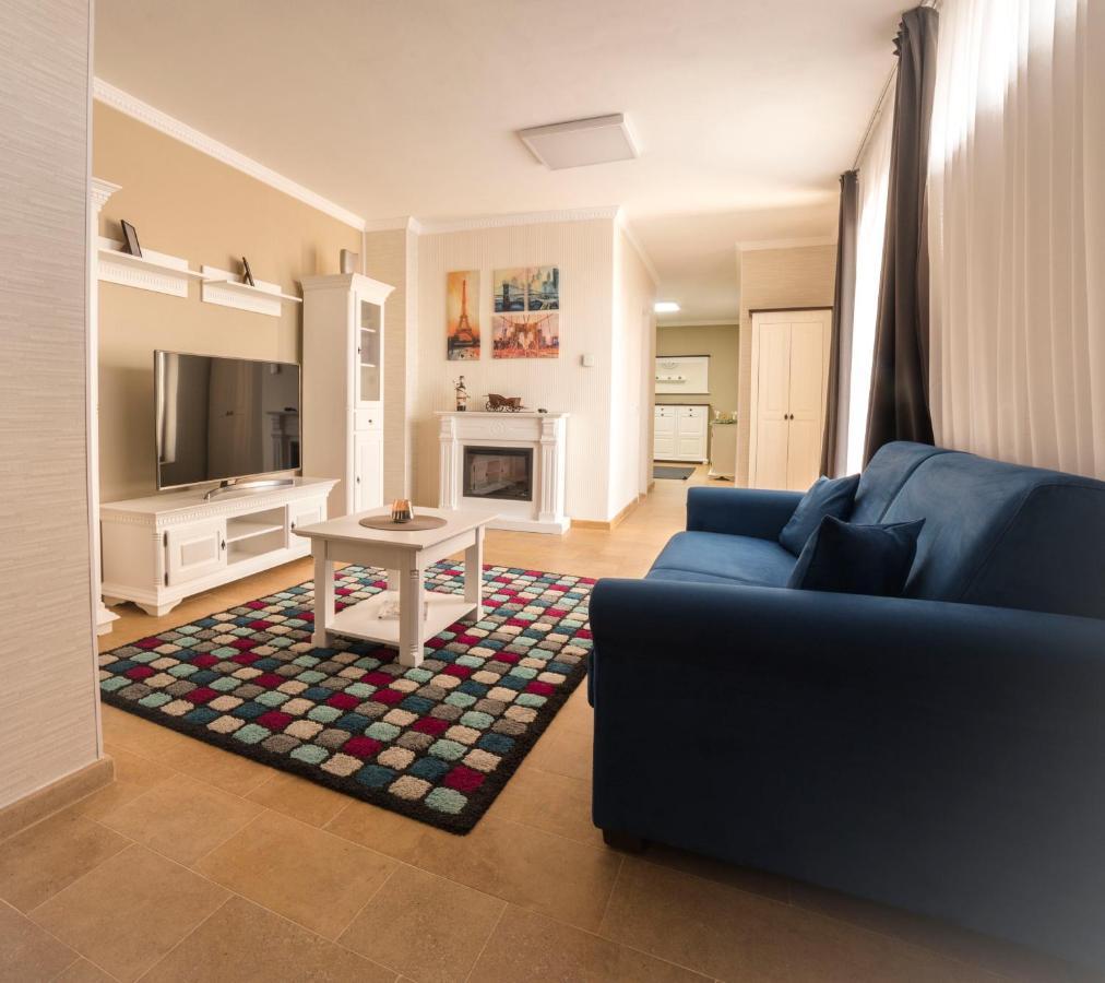 Lira Holiday Apartments Satu Mare Luaran gambar