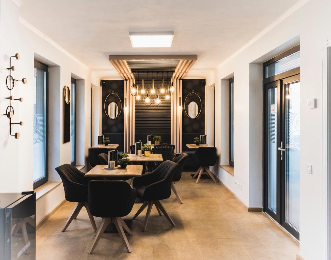 Lira Holiday Apartments Satu Mare Luaran gambar